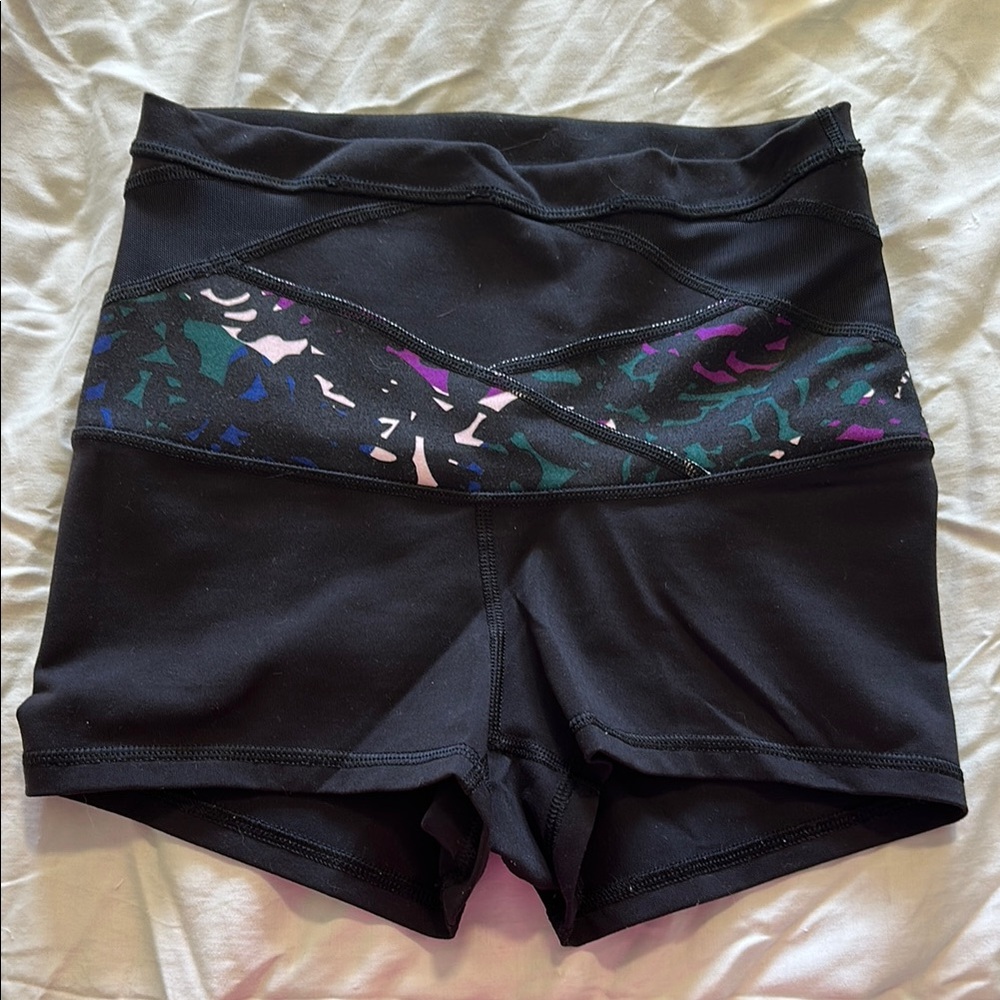 Lululemon Reversible Micro Shorts Size 4 - Picture 3 of 6